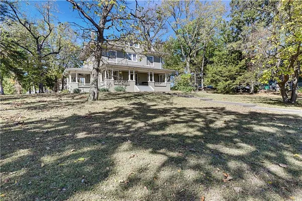 $389,900 | 221 West Front Street, Bonner Springs, KS 66012
