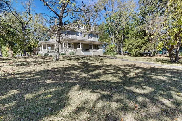 $410,000 | 221 West Front Street, Bonner Springs, KS 66012