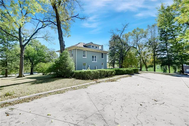 $410,000 | 221 West Front Street, Bonner Springs, KS 66012