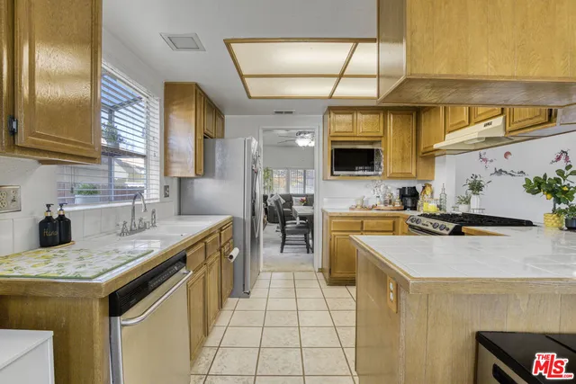 $550,000 | 37443 Yorkshire Drive, Palmdale, CA 93550