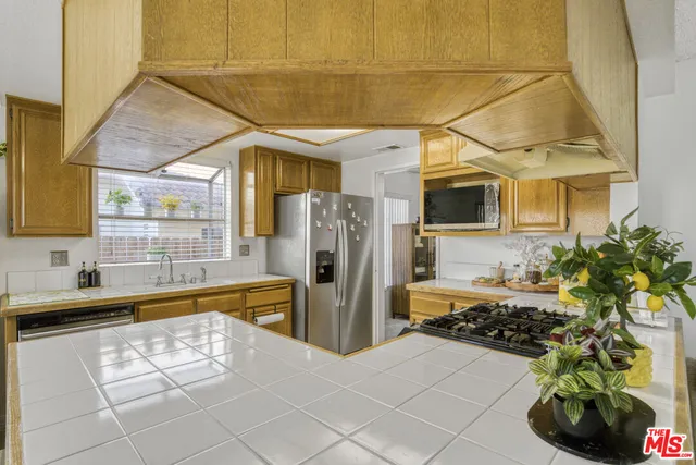 $550,000 | 37443 Yorkshire Drive, Palmdale, CA 93550