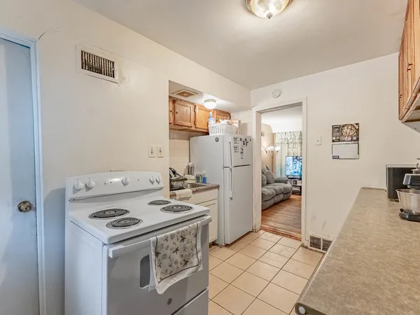 a kitchen that has a stove and a refrigerator