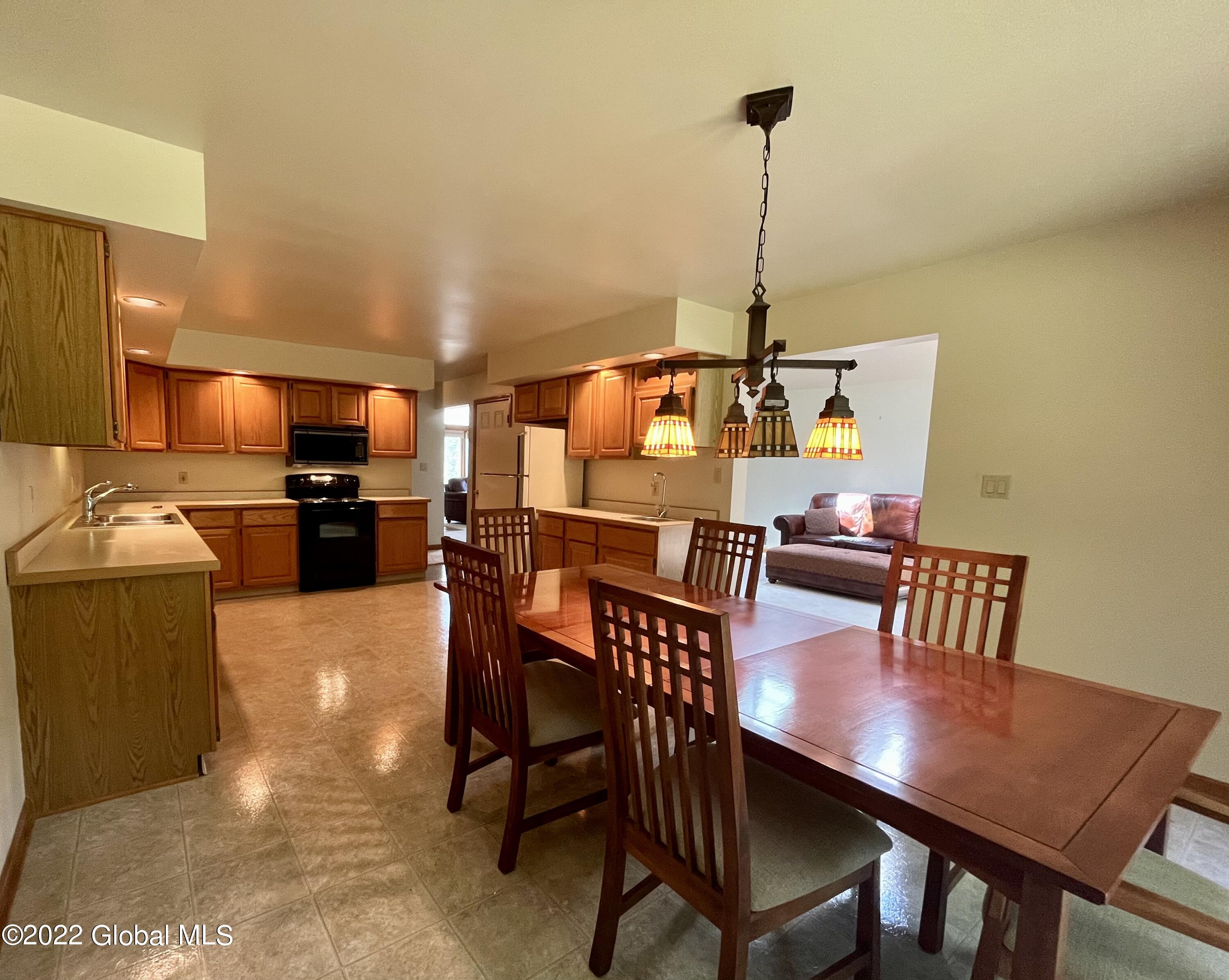 12 Pine Ridge Road Saratoga Springs, NY 12866 - Photo 4 of 27 B4B12DBD-3F4B-4835-B168-7E877BA62185_1_2