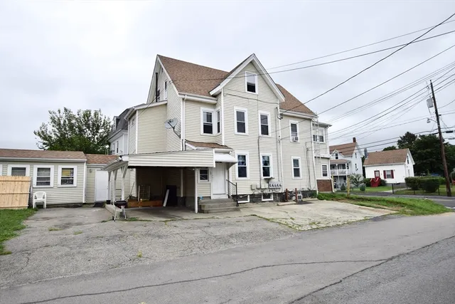 $2,100 | 532 Bay Street, Unit 1, Taunton, MA 02780