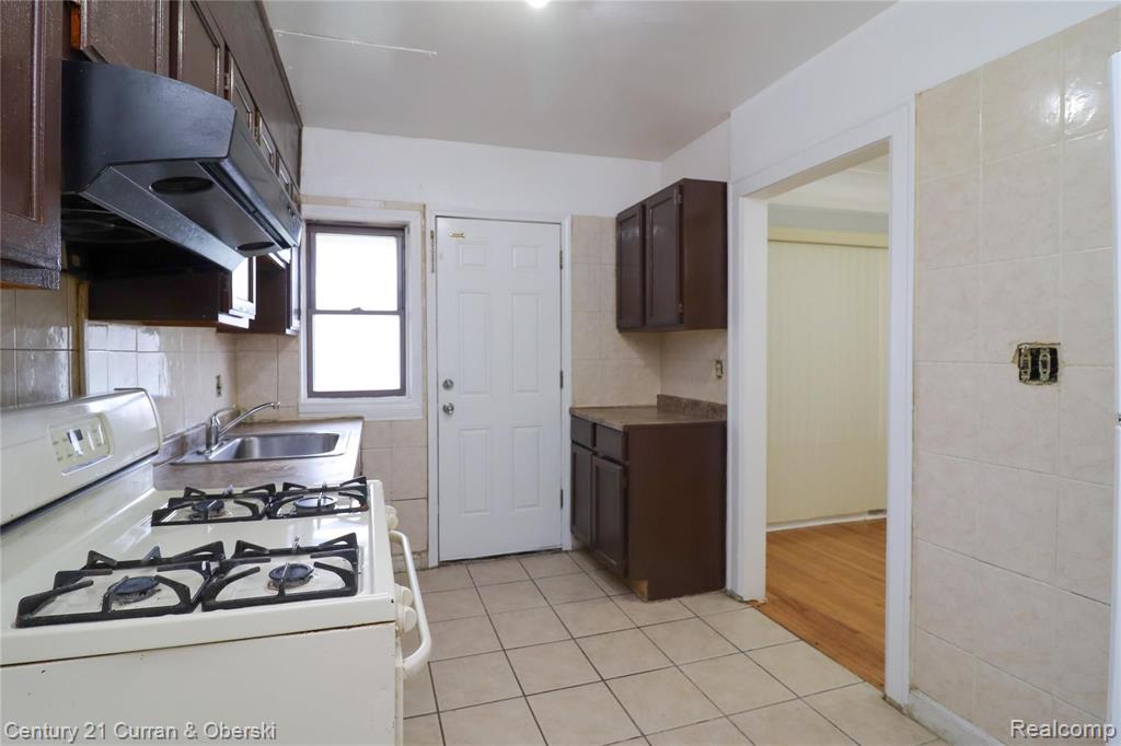 6434 Schaefer Road Dearborn, MI 48126 - Photo 5 of 22