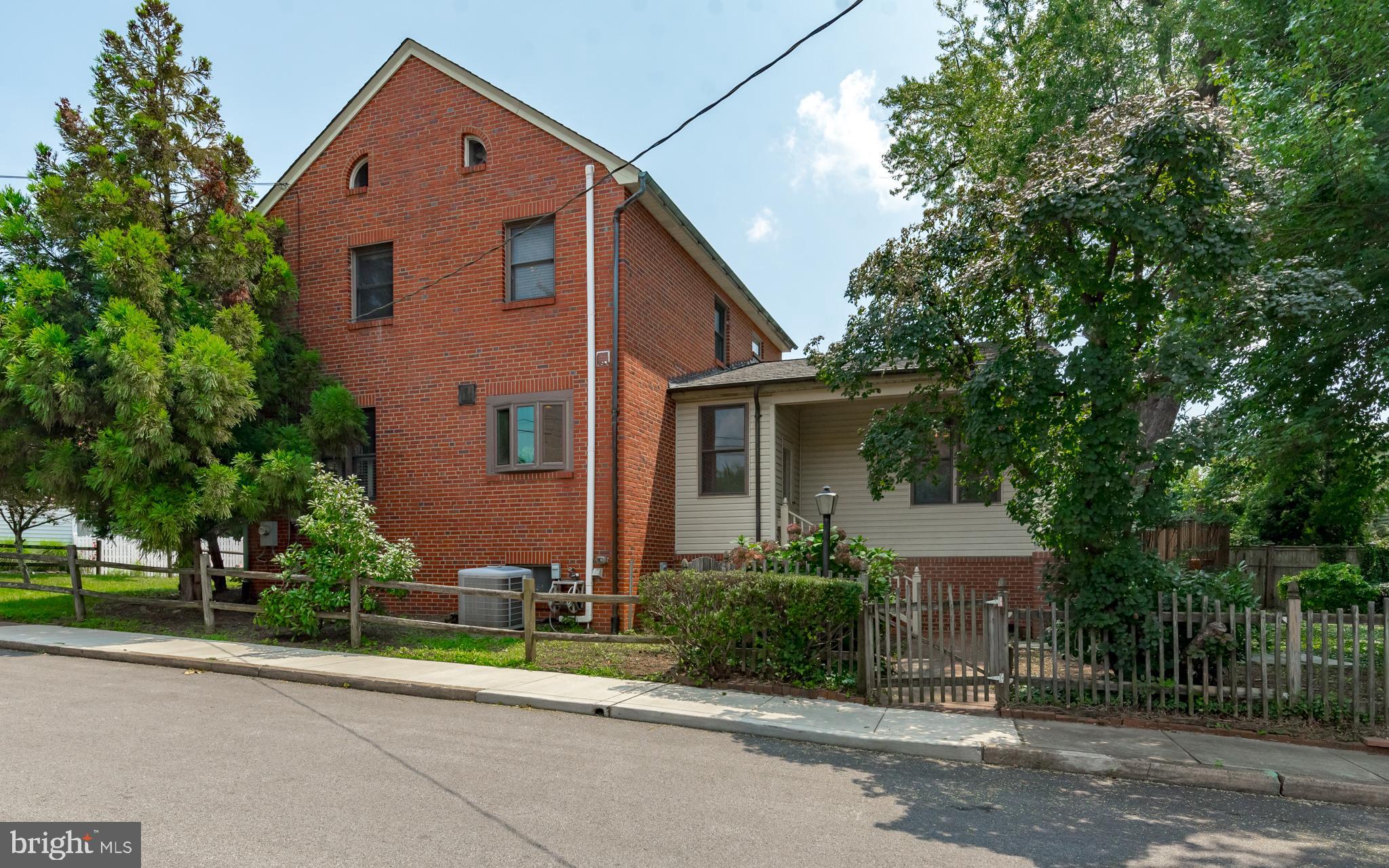 637 Chase Street Annapolis, MD 21401 - Photo 30 of 63 Side of house