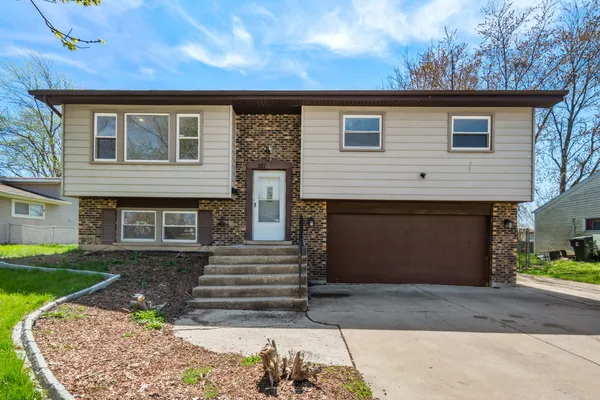 $214,900 | 1121 Abbot Lane, University Park, IL 60484
