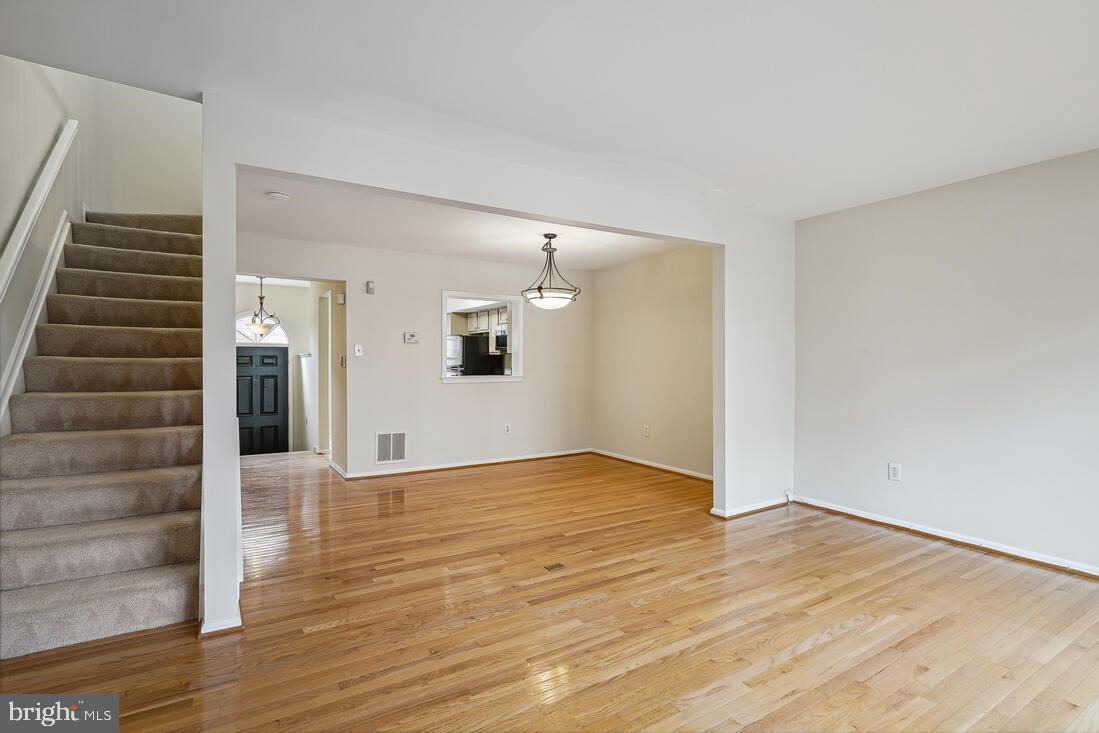 5407 Grove Ridge Way, Unit 98 Rockville, MD 20852 - Photo 8 of 27 Main floor