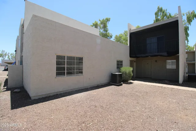 $999 | 2807 East Paradise Lane, Unit 102, Phoenix, AZ 85032