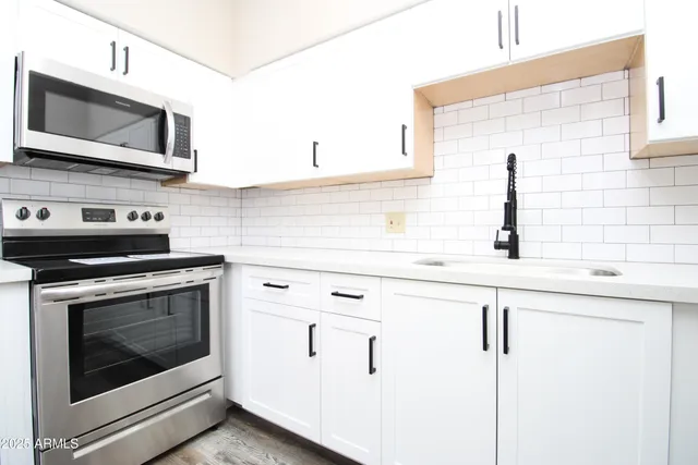 $999 | 2807 East Paradise Lane, Unit 102, Phoenix, AZ 85032