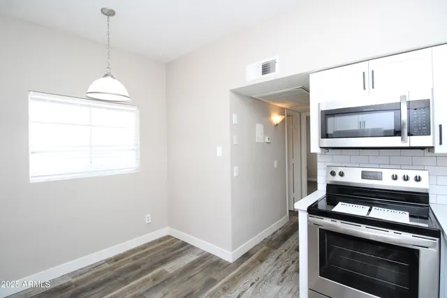 $999 | 2807 East Paradise Lane, Unit 102, Phoenix, AZ 85032