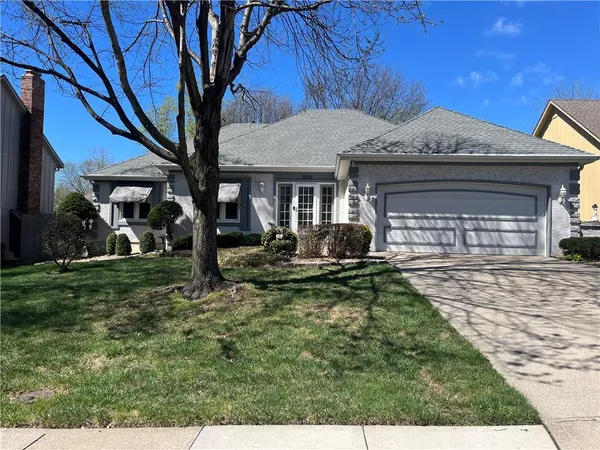 $435,000 | 11806 Craig Street, Overland Park, KS 66210