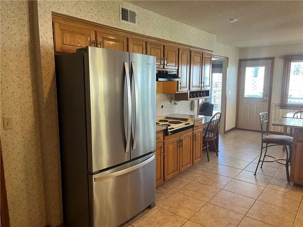 $435,000 | 11806 Craig Street, Overland Park, KS 66210