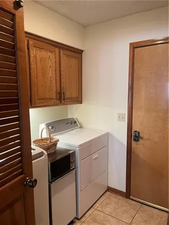 $435,000 | 11806 Craig Street, Overland Park, KS 66210