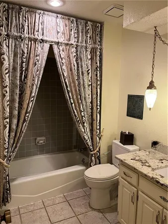 $435,000 | 11806 Craig Street, Overland Park, KS 66210