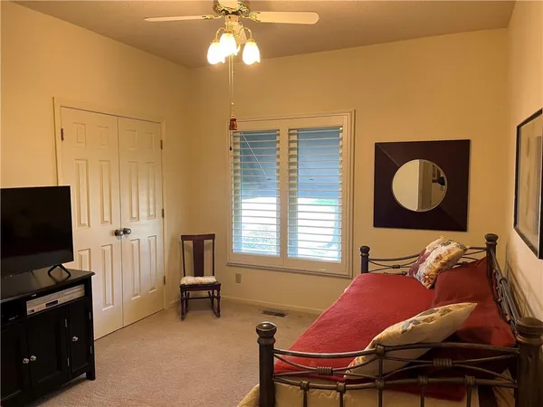 $435,000 | 11806 Craig Street, Overland Park, KS 66210
