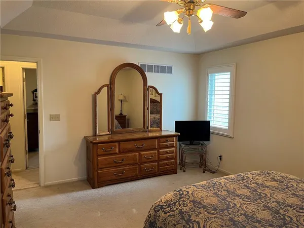 $435,000 | 11806 Craig Street, Overland Park, KS 66210