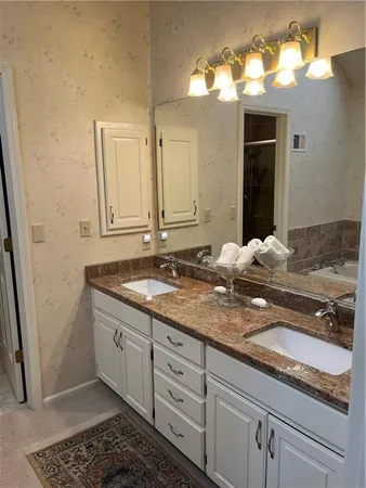$435,000 | 11806 Craig Street, Overland Park, KS 66210