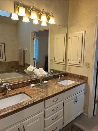 $435,000 | 11806 Craig Street, Overland Park, KS 66210