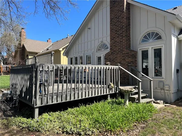 $435,000 | 11806 Craig Street, Overland Park, KS 66210