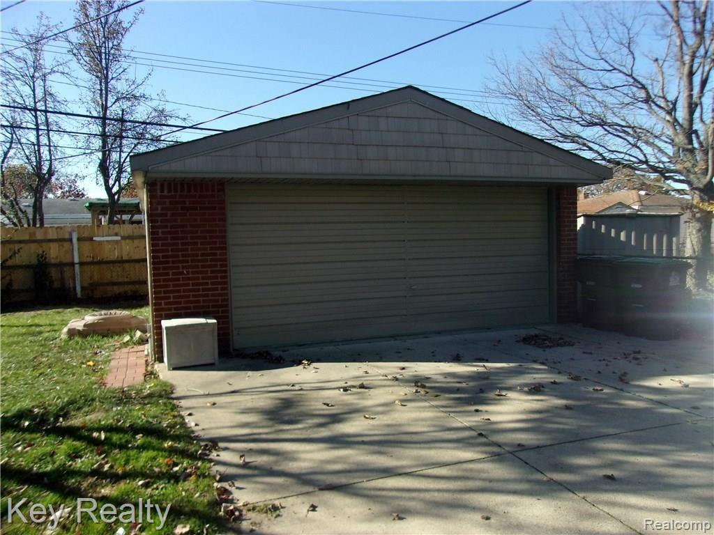 9632 Pardee Road Taylor, MI 48180 - Photo 4 of 27 240_2083.JPG