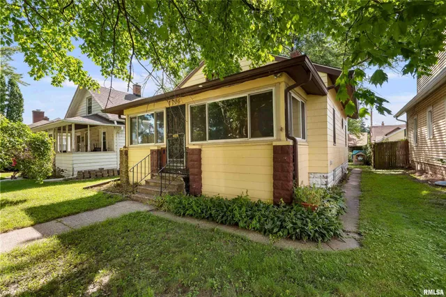 $102,900 | 1706 29th Street, Rock Island, IL 61201