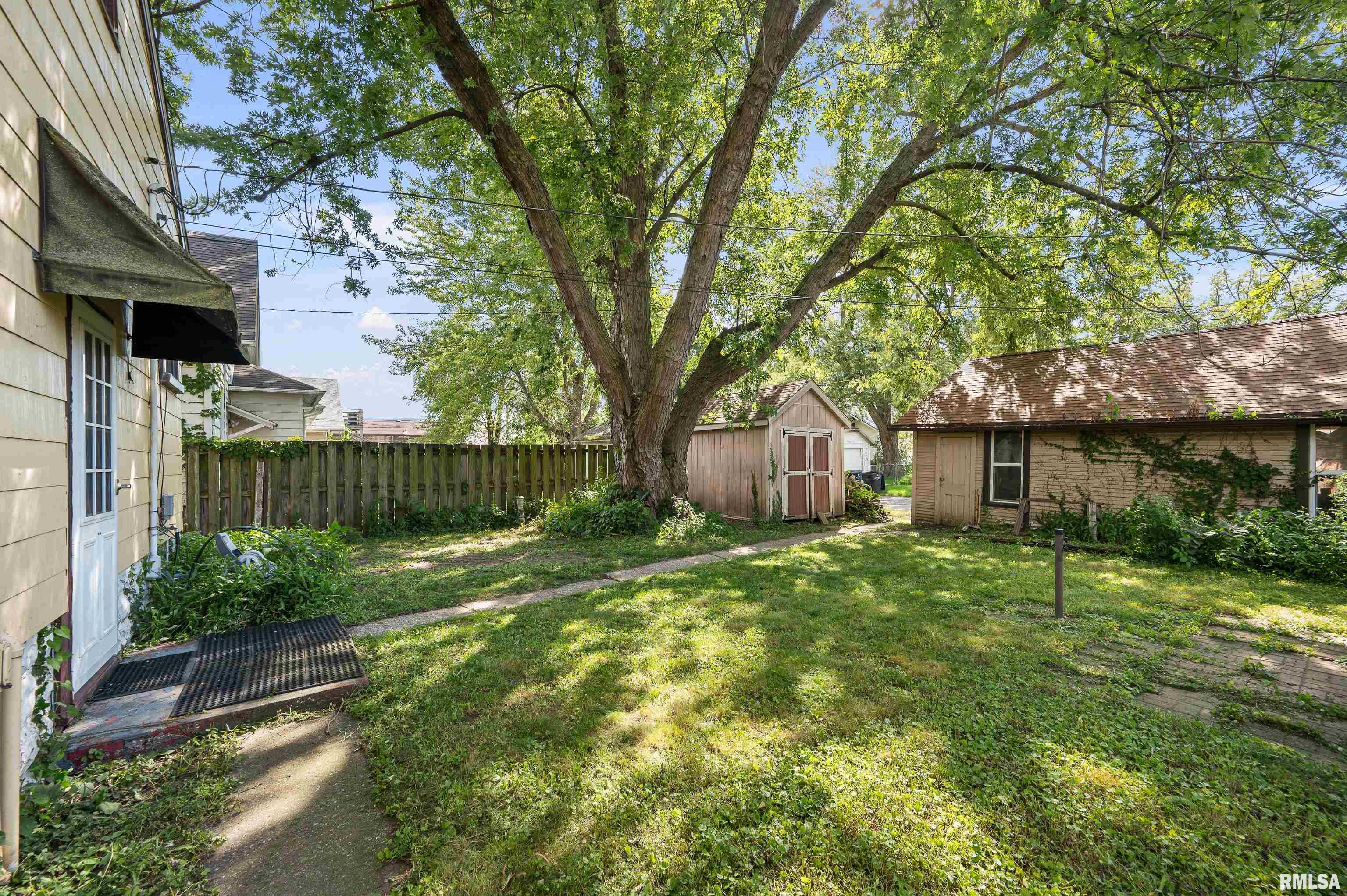 1706 29th Street Rock Island, IL 61201 - Photo 3 of 22