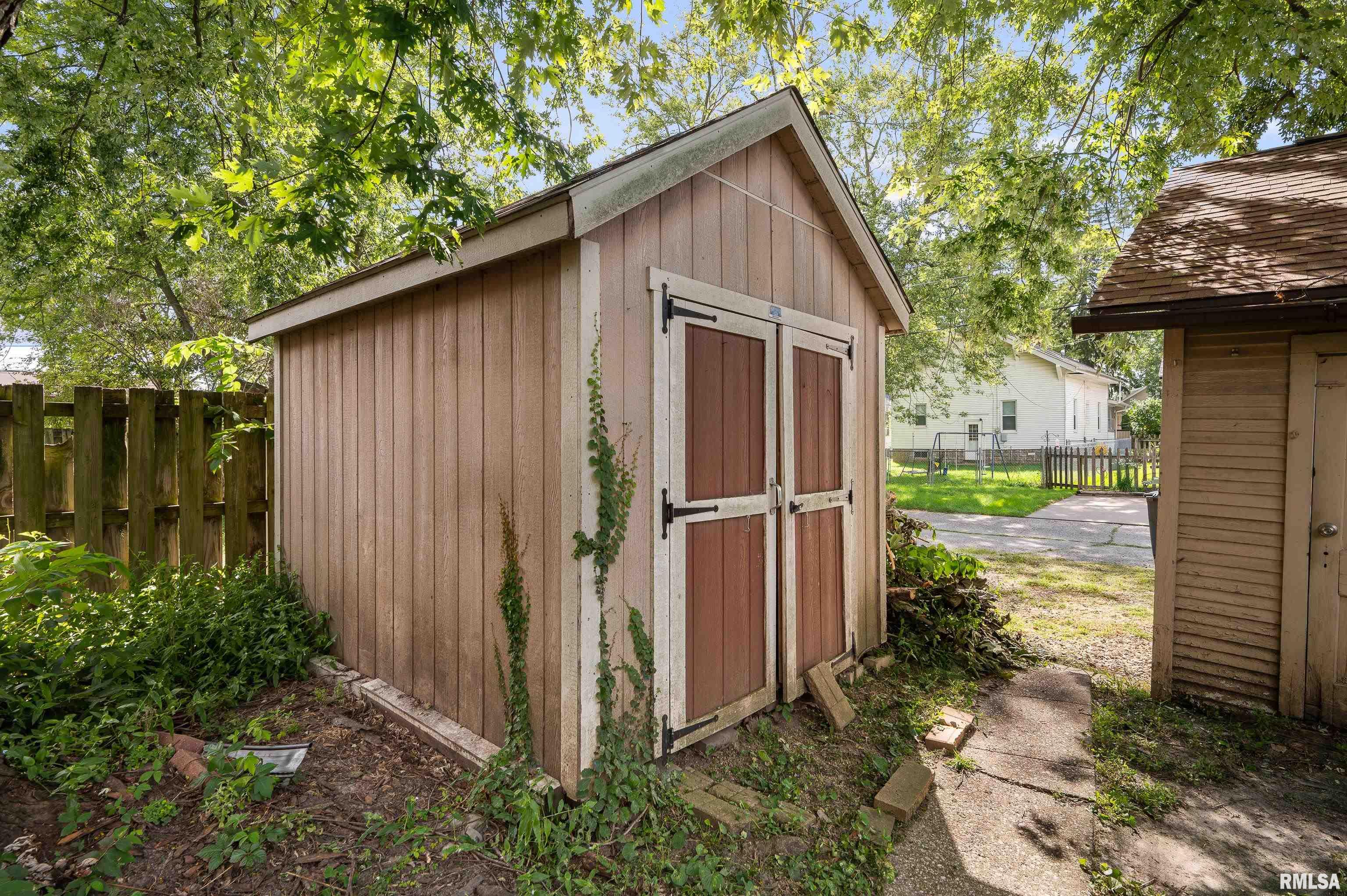 1706 29th Street Rock Island, IL 61201 - Photo 4 of 22