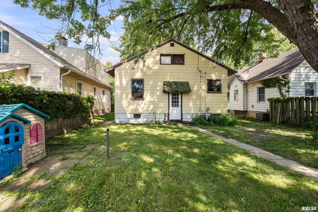 $102,900 | 1706 29th Street, Rock Island, IL 61201