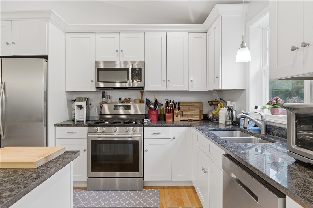7 Pine Orchard Road Glocester, RI 02814 - Photo 5 of 39