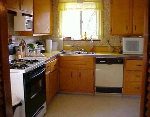 170 Drake Road Bethel Park, PA 15102 - Photo 6 of 8 Kitchen.