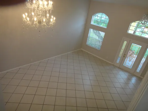 en empty room with windows and mirror