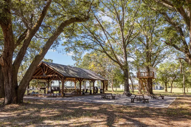 $3,250,000 | 13796 Highway 81, Ponce de Leon, FL 32455