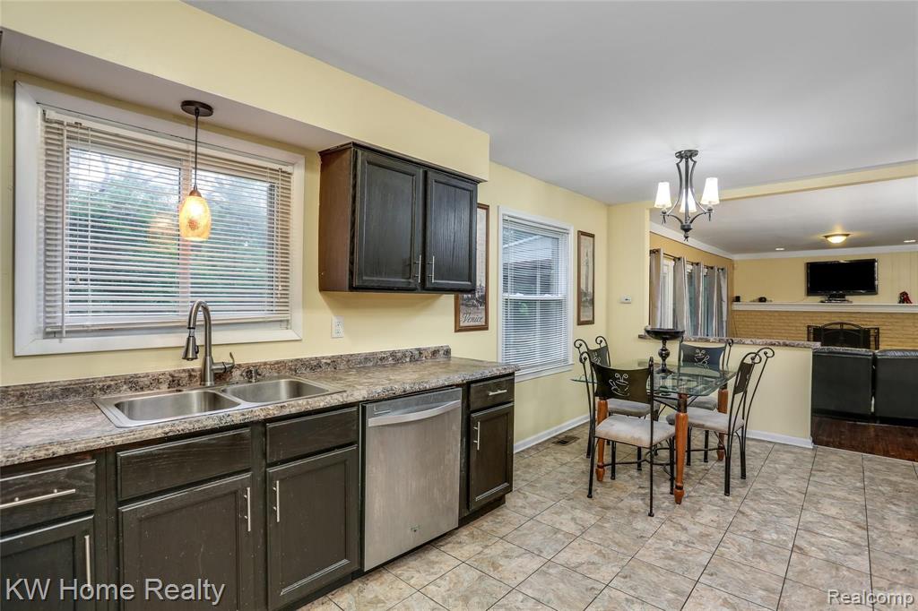 25861 Beecham Road Farmington Hills, MI 48336 - Photo 10 of 33