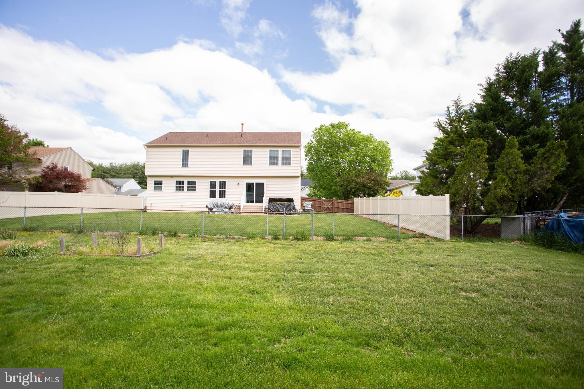 143 Rambling Road Lumberton, NJ 08048 - Photo 52 of 54 a house view with a garden space