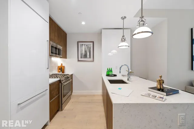 $855,000 | 127 West 112th Street, Unit 6E | Harlem