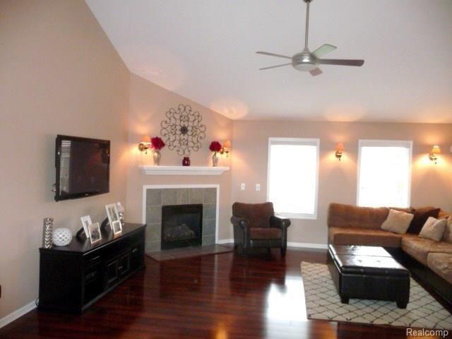 50391 Nesting Ridge Drive Macomb, MI 48044 - Photo 12 of 29 Great rm 2.jpg