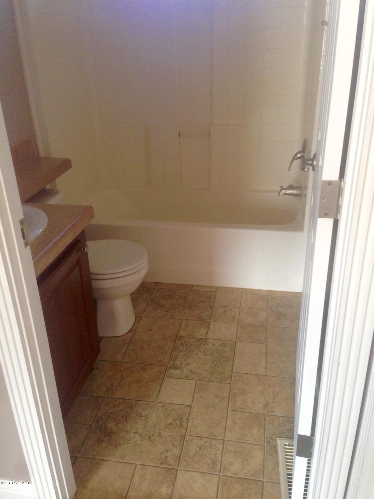 100 Ranger Road Naches, WA 98937 - Photo 9 of 10 a bathroom with a toilet and a shower