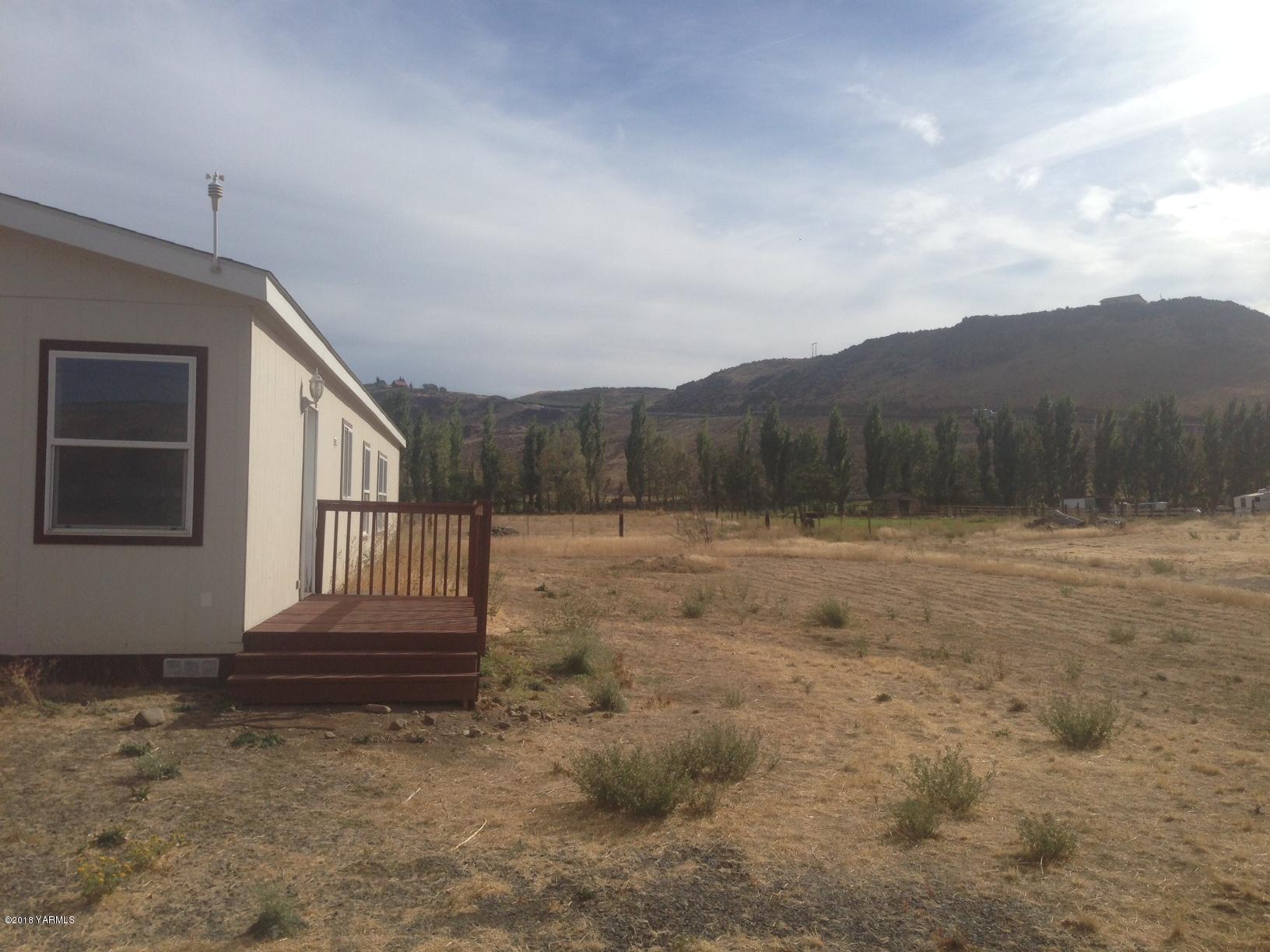 100 Ranger Road Naches, WA 98937 - Photo 10 of 10 a view of entryway in front of house