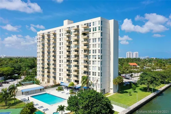 $2,300 | 880 Northeast 69th Street, Unit 1D, Miami, FL 33138