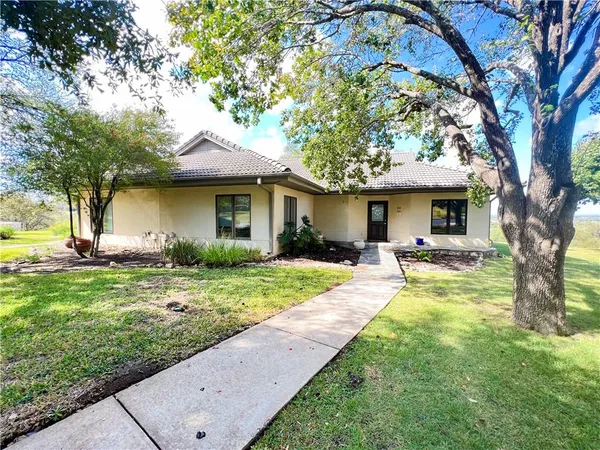 $2,400 | 1911 Clubhouse Hill Drive, Unit 20, Spicewood, TX 78669