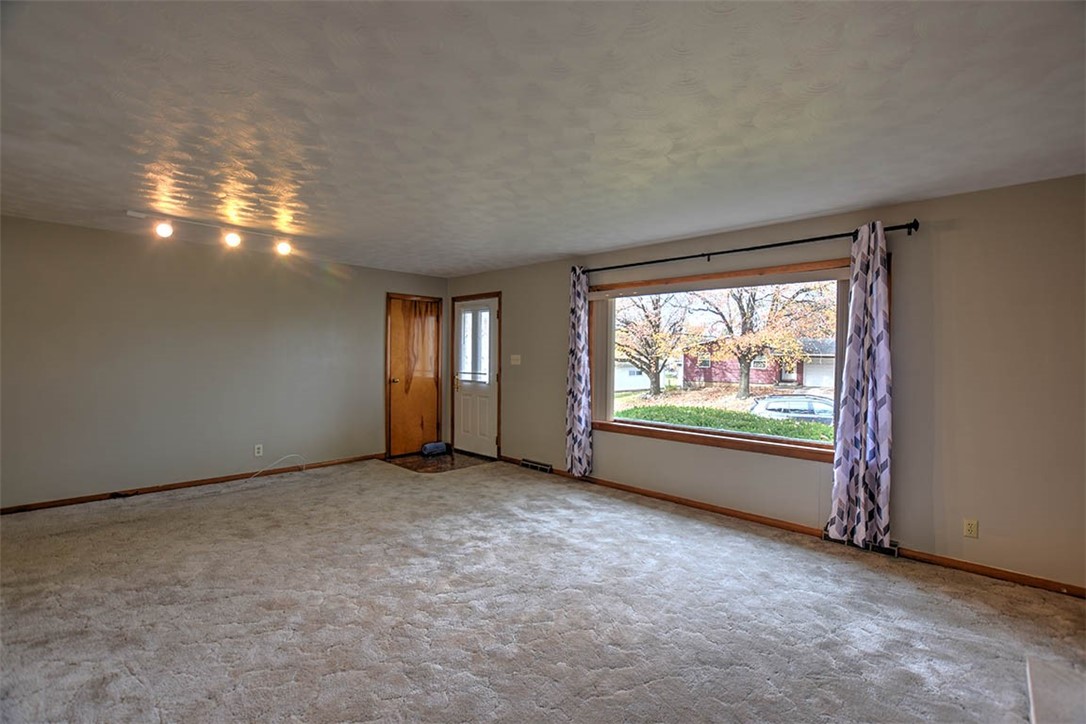 415 East Christine Drive Decatur, IL 62526 - Photo 9 of 27 Gallery Image 9