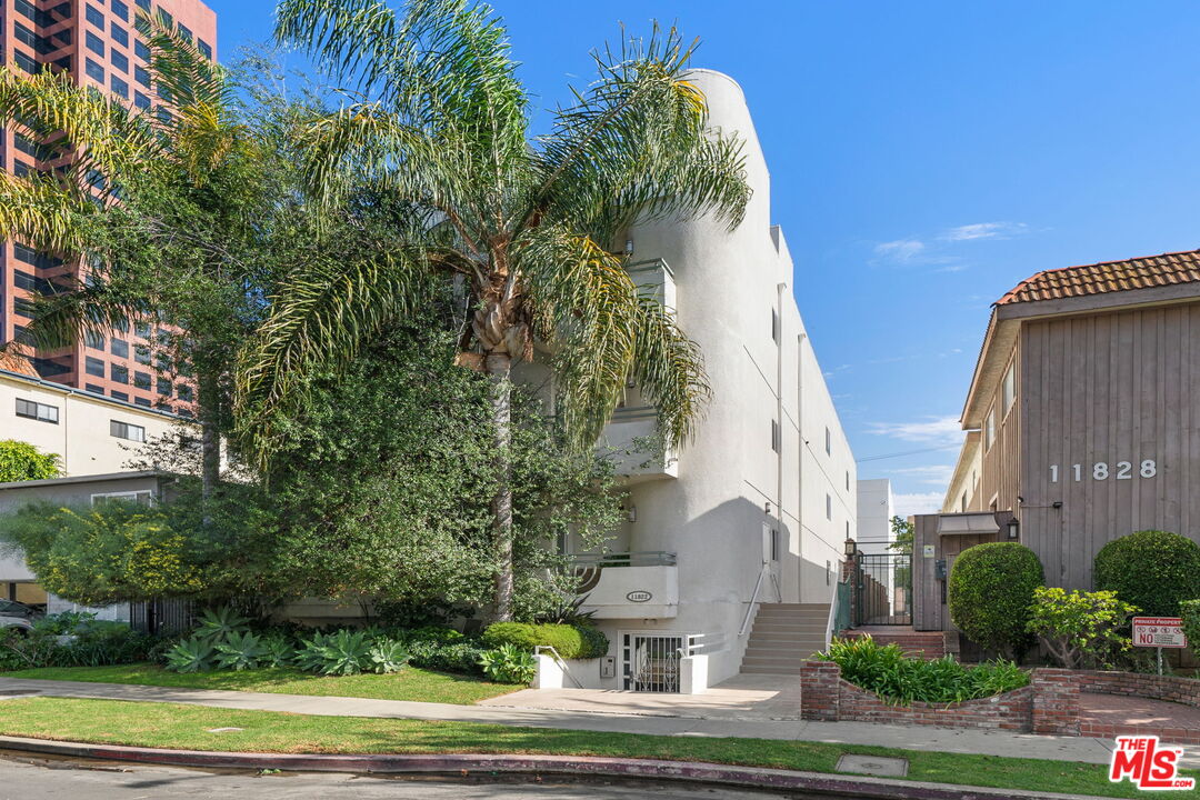11822 Goshen Avenue, Unit 301 Los Angeles, CA 90049 - Photo 23 of 29 a view of a city and tree in the background