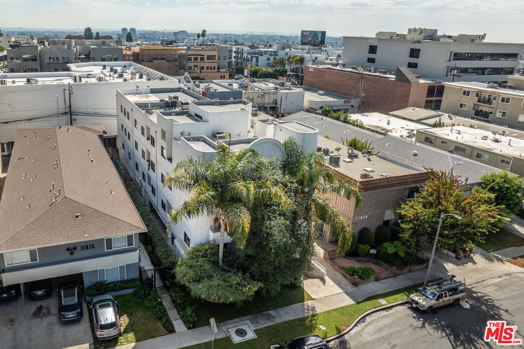 11822 Goshen Avenue, Unit 301 Los Angeles, CA 90049 - Photo 25 of 29 a picture of city view