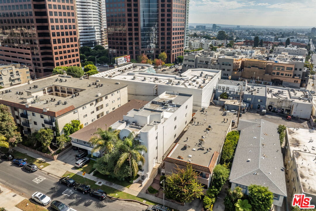 11822 Goshen Avenue, Unit 301 Los Angeles, CA 90049 - Photo 26 of 29 a picture of city view