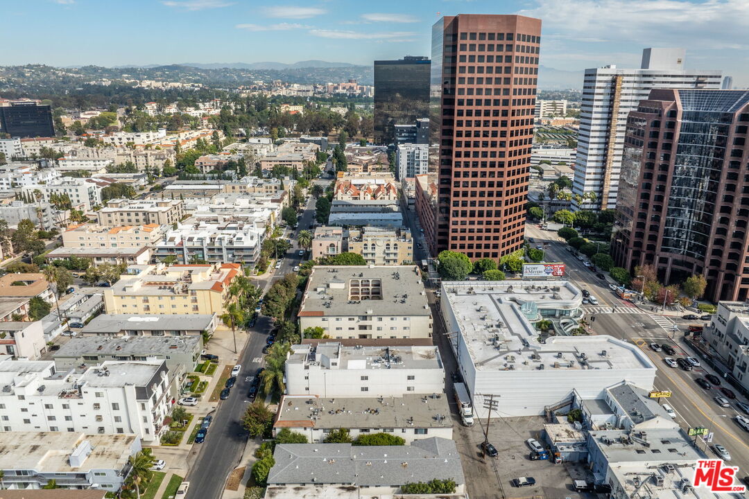 11822 Goshen Avenue, Unit 301 Los Angeles, CA 90049 - Photo 29 of 29 a picture of city view