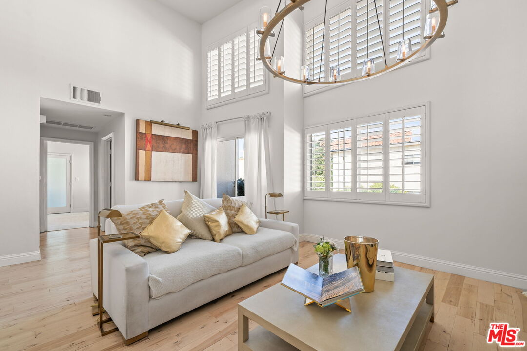 11822 Goshen Avenue, Unit 301 Los Angeles, CA 90049 - Photo 3 of 29 a living room with furniture