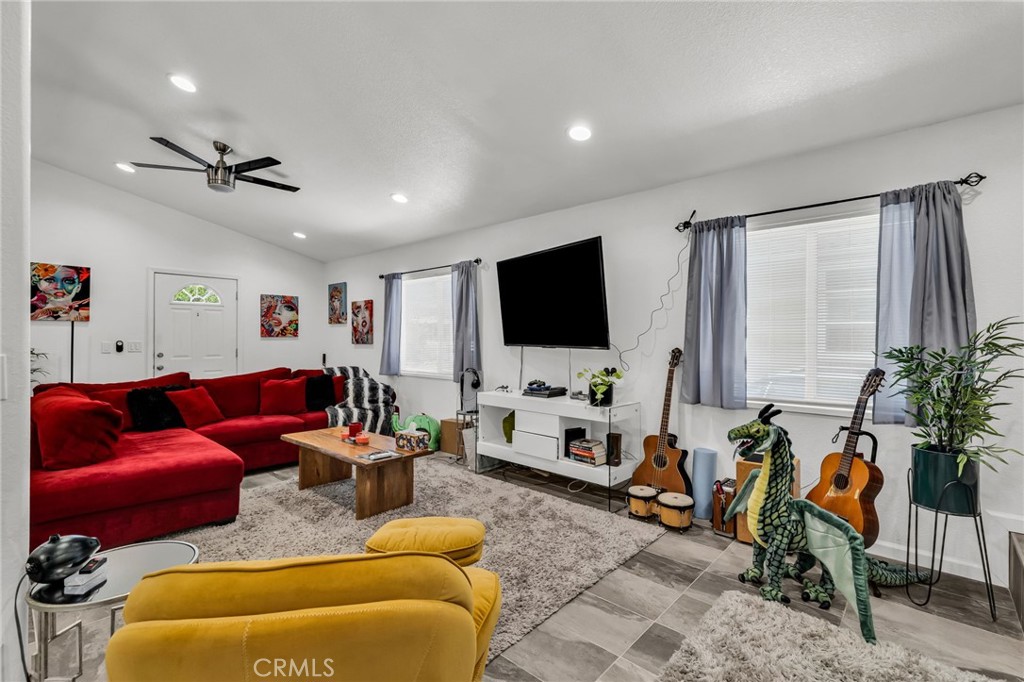 80 Huntington Street, Unit 424 Huntington Beach, CA 92648 - Photo 8 of 25