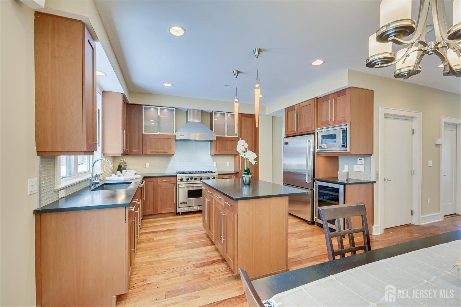 8707 Churchill Road Edgewater, NJ 07020 - Photo 16 of 59