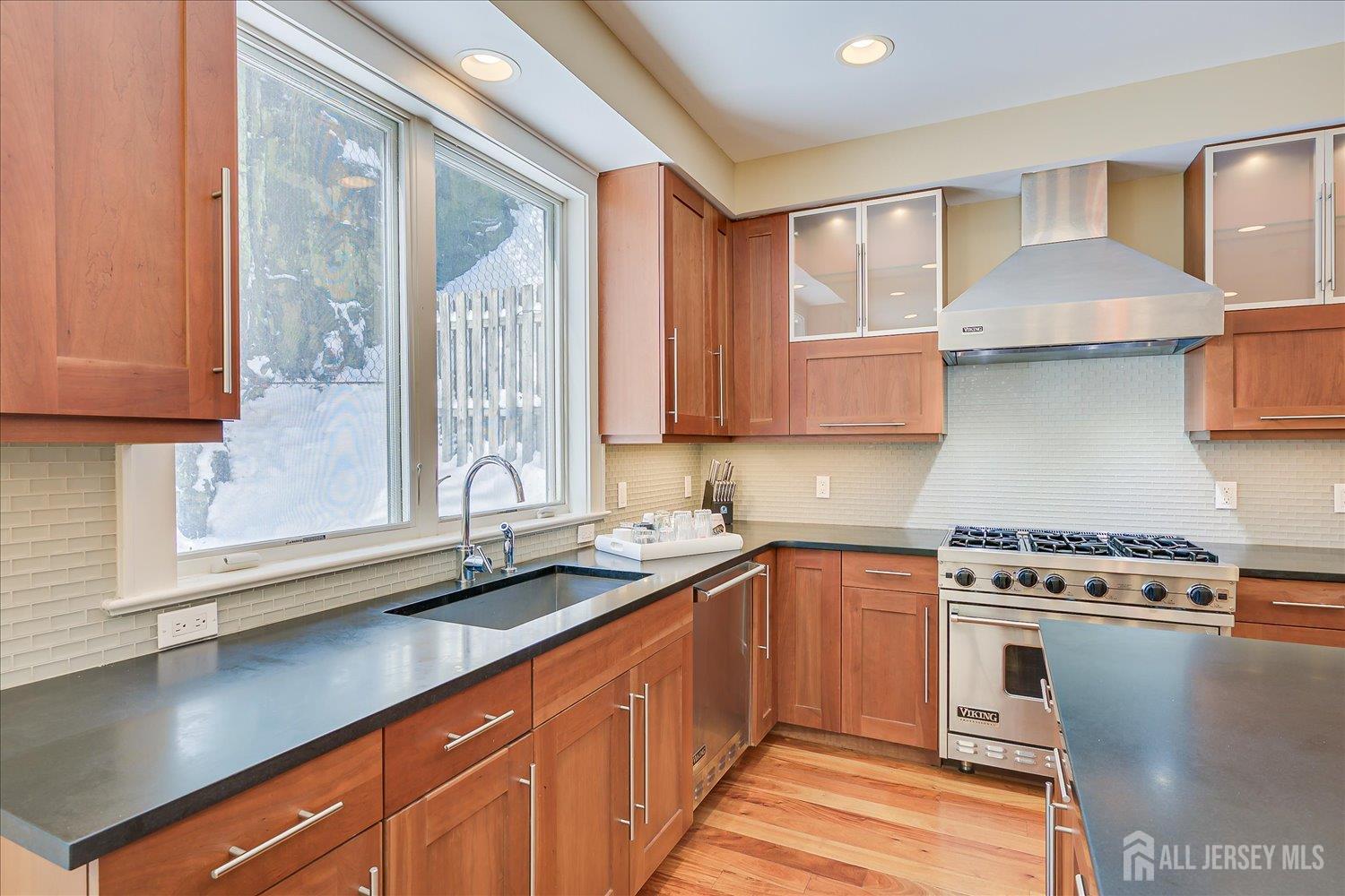 8707 Churchill Road Edgewater, NJ 07020 - Photo 17 of 59